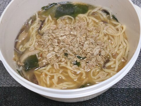 テーブルで作る鍋風インスタントラーメン